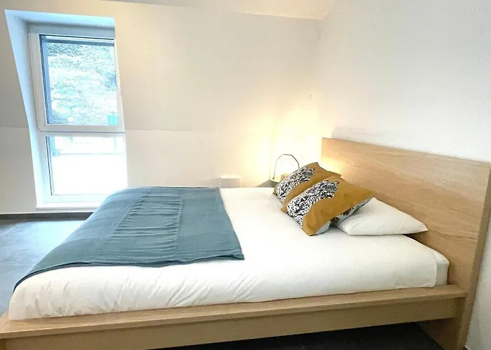 Spacious 3 Bedroom Escape In Apartment *