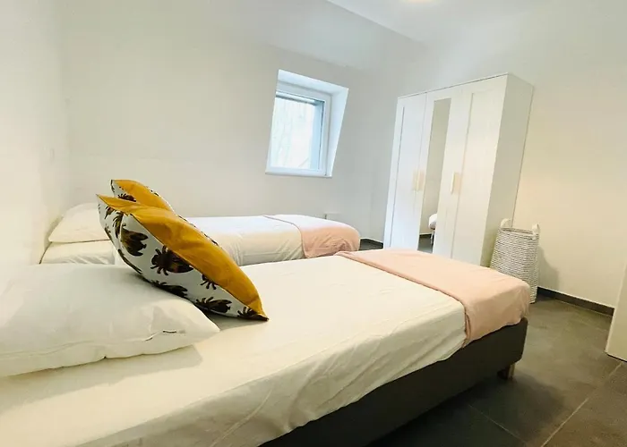 Spacious 3 Bedroom Escape In Apartment *